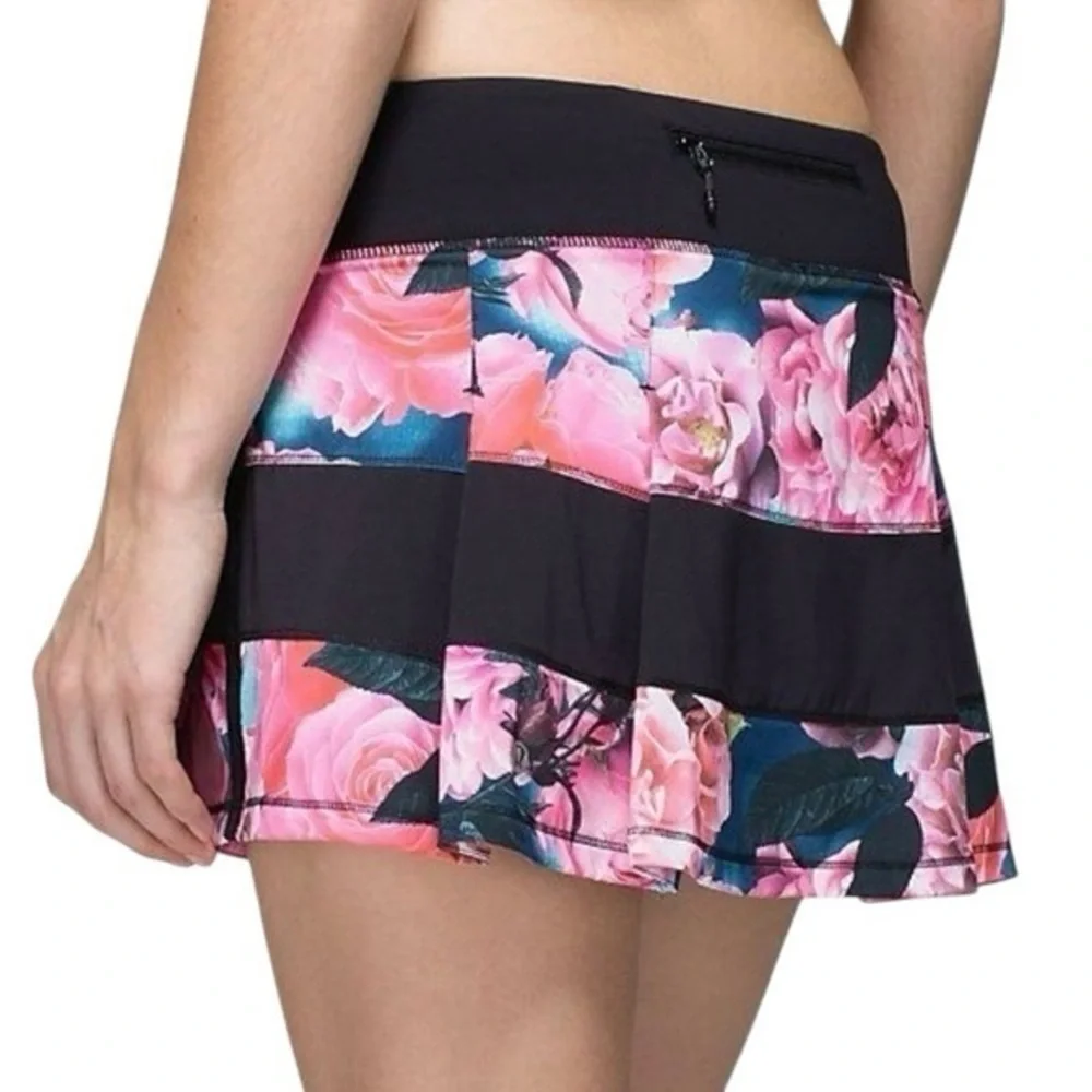 Lululemon Athletica Pace Rival Skirt 4-way Stretch in Secret Garden / Black